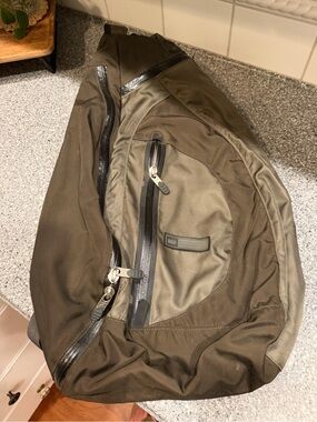 REI Tactical Olive Green Men’s Slingback Backpack